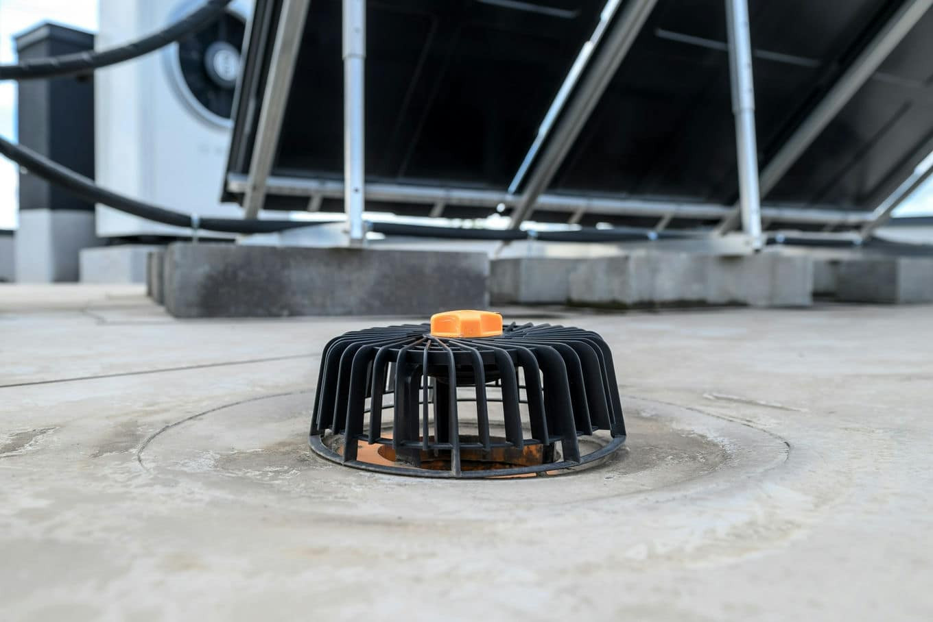 Kiedy warto stosować wpusty dachowe z podgrzewaniem?